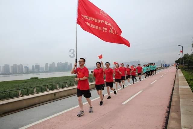 过年什么时候贴春联游戏画面